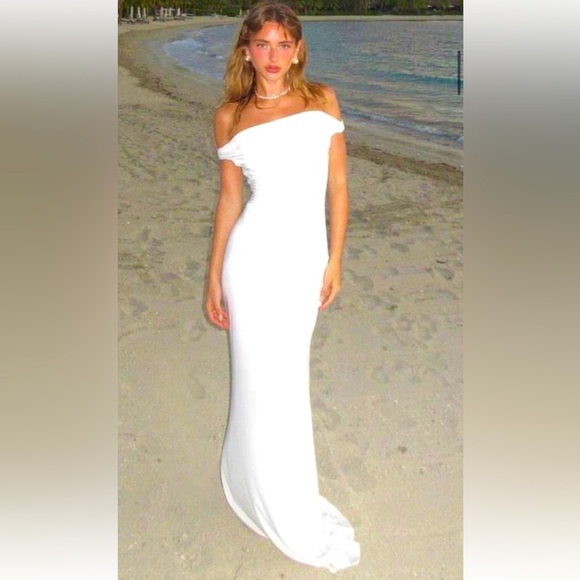 Elegant Off-Shoulder White Dress - Picture 1 of 10